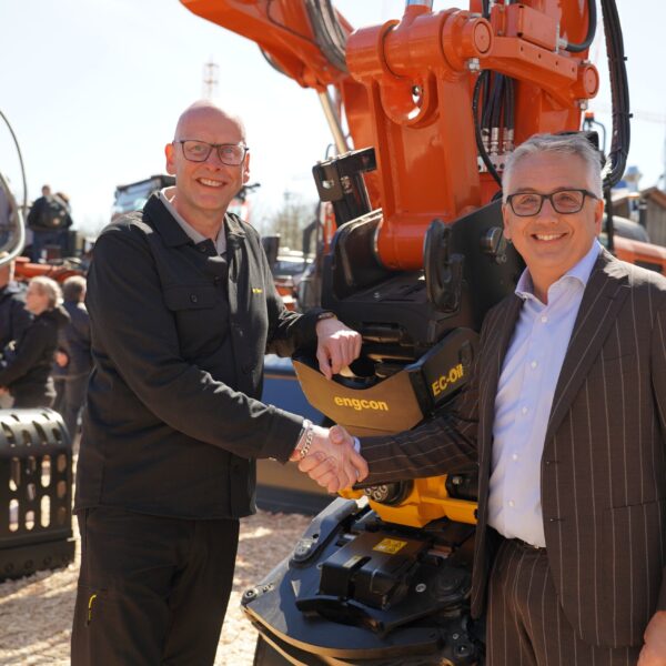 engcon signs deal with Hitachi in order to increase tiltrotator penetration in Europe.
