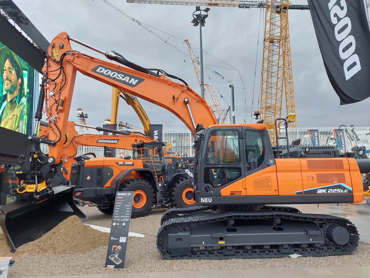 Doosan’s smart excavator ready for engcon 3rd generation tiltrotator system