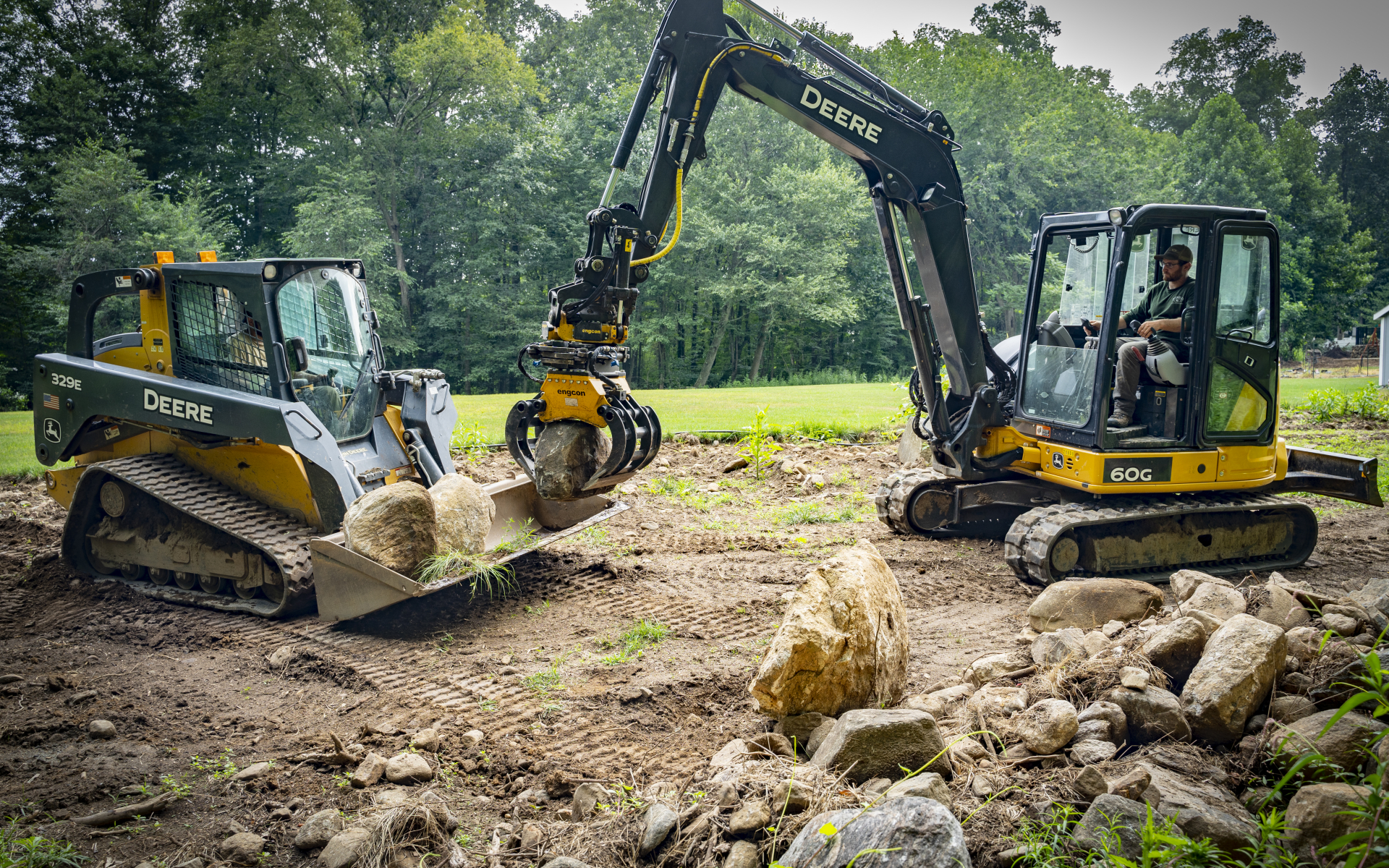 Engcon signs major distribution agreement with John Deere for North America